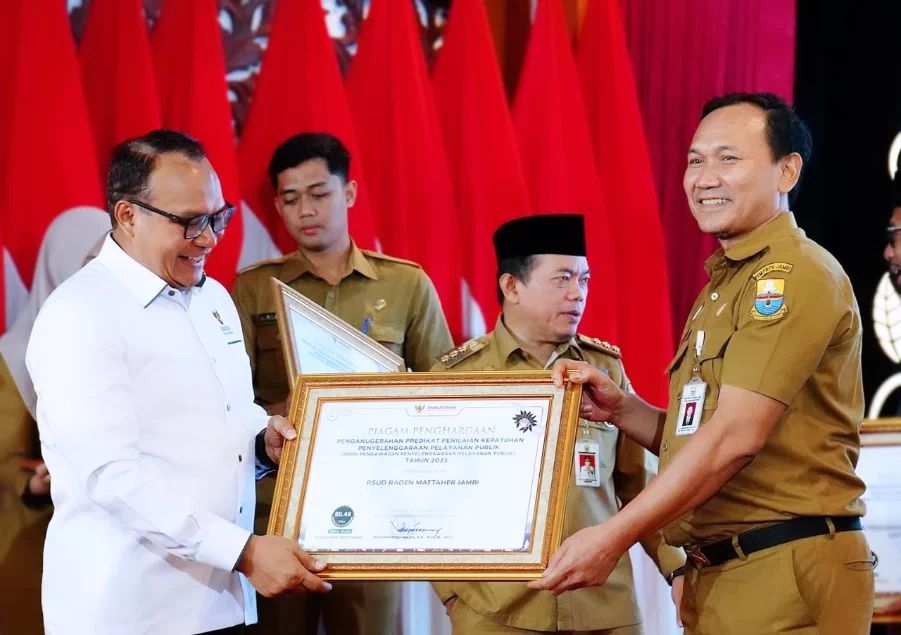 Penganugrahan Penilaian Kepatuhan Standar Pelayanan Publik Terhadap Pemerintah Provinsi Jambi dan Kabupaten/Kota Se-Provinsi Jambi Tahun 2024